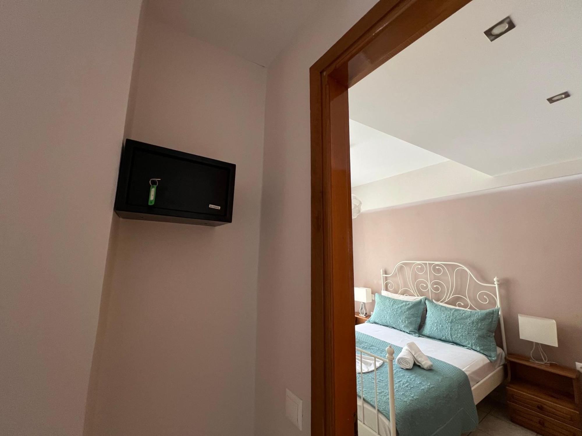 Artemis Rooms Two Steps By The Sea Platanés エクステリア 写真