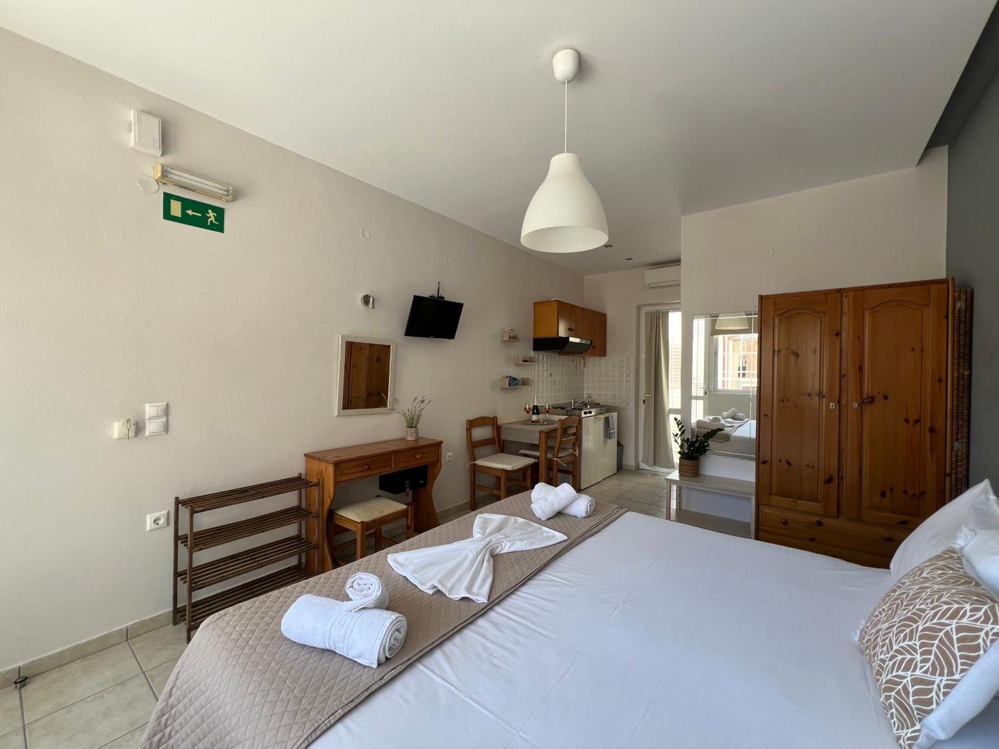 Artemis Rooms Two Steps By The Sea Platanés エクステリア 写真