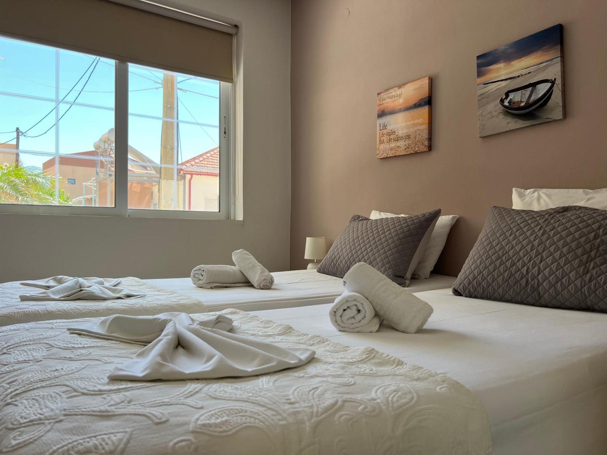 Artemis Rooms Two Steps By The Sea Platanés エクステリア 写真