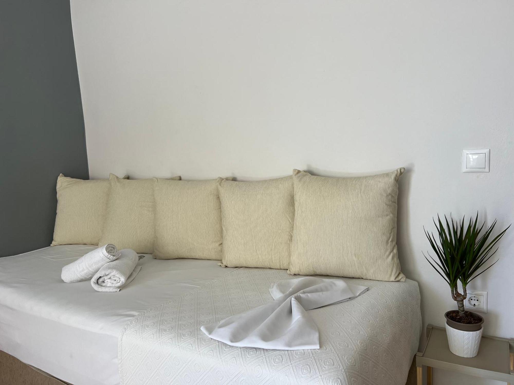 Artemis Rooms Two Steps By The Sea Platanés エクステリア 写真