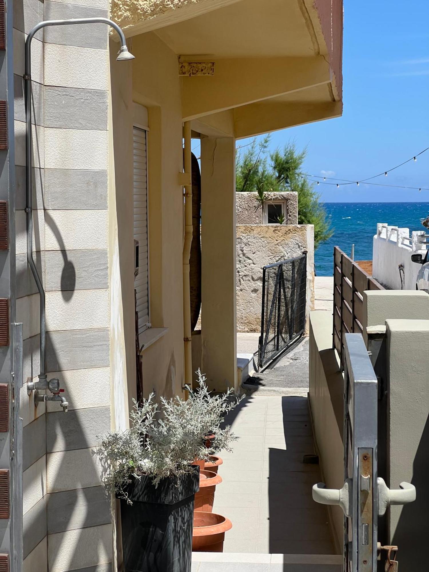 Artemis Rooms Two Steps By The Sea Platanés エクステリア 写真