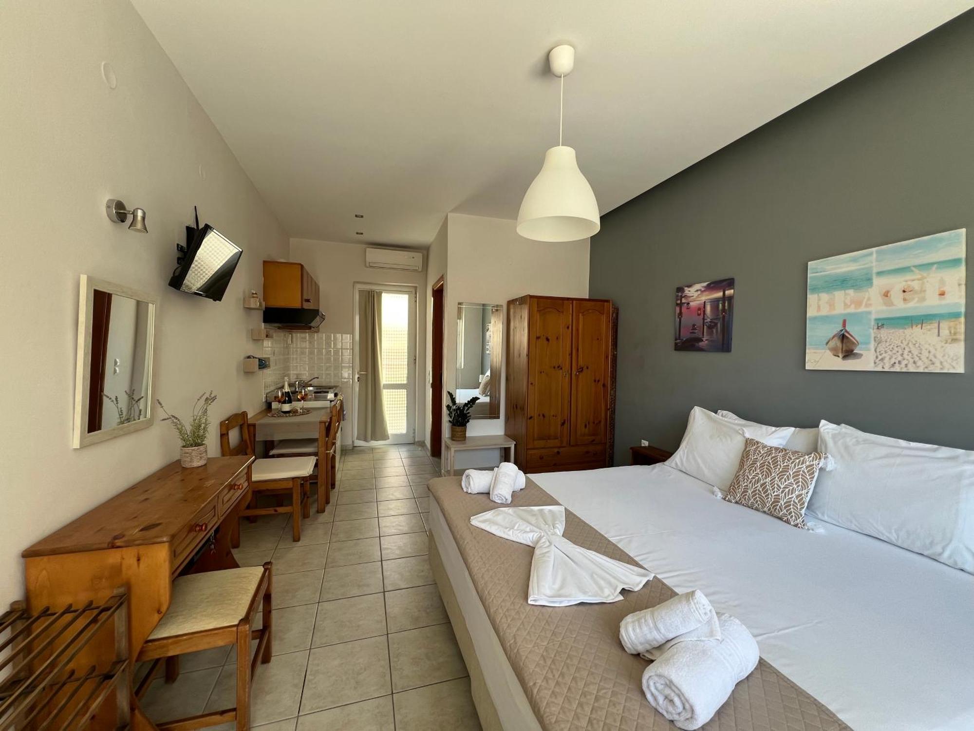 Artemis Rooms Two Steps By The Sea Platanés エクステリア 写真
