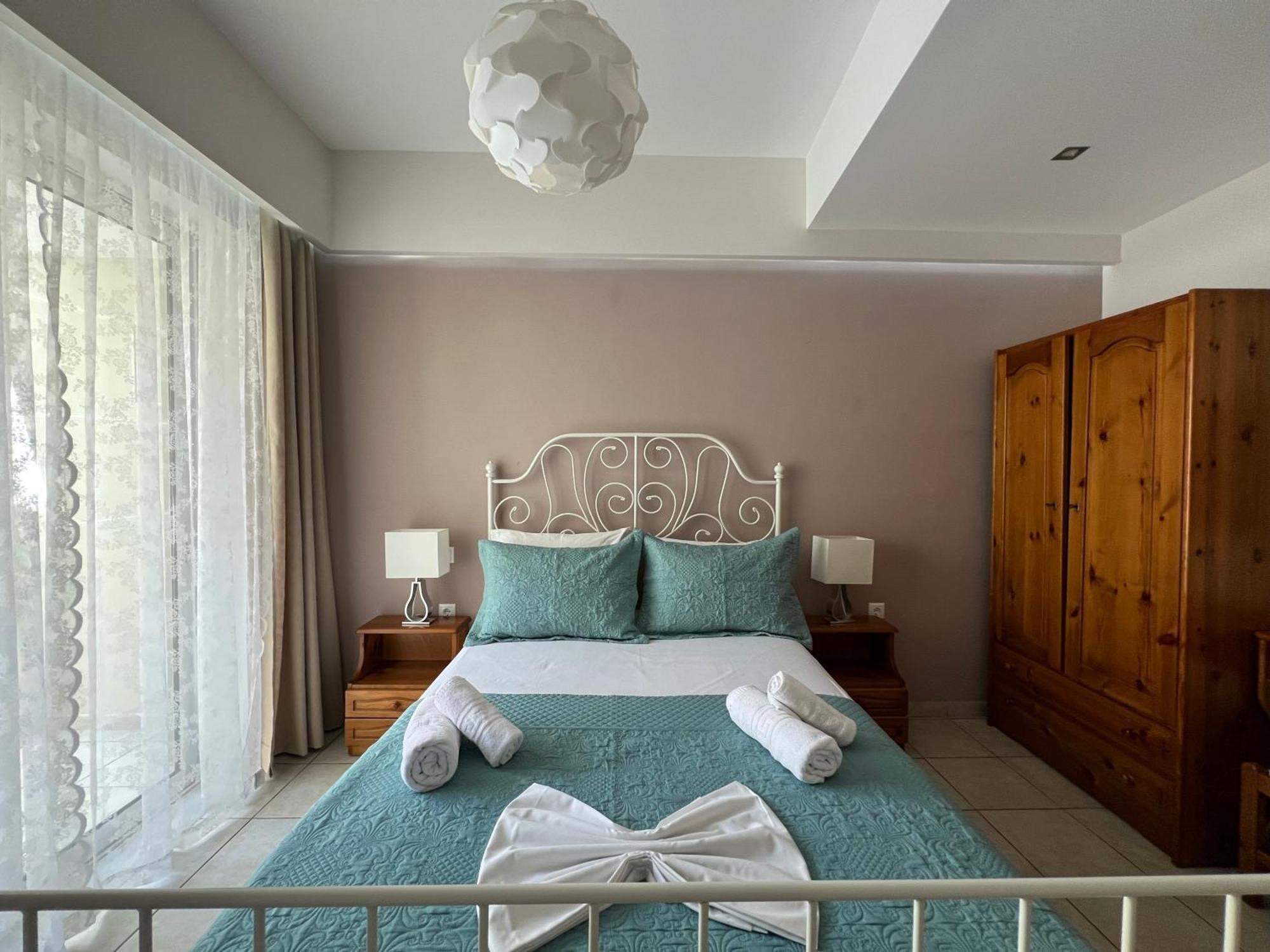 Artemis Rooms Two Steps By The Sea Platanés エクステリア 写真