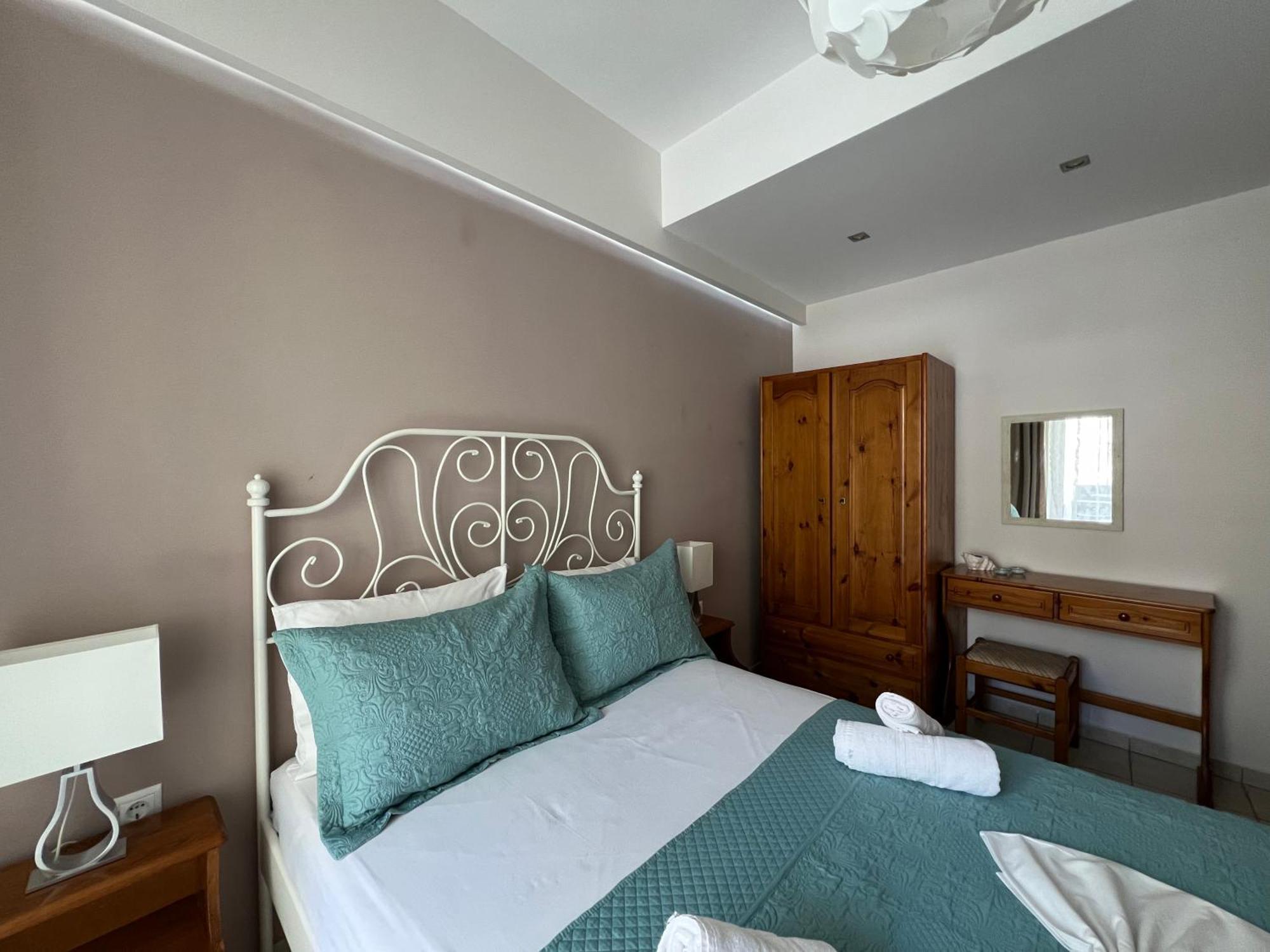 Artemis Rooms Two Steps By The Sea Platanés エクステリア 写真